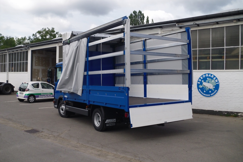 Lampferhoff Curtainsider mit Heckklappe