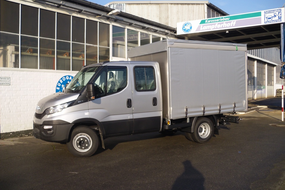 Lampferhoff Curtainsider Seitenansicht